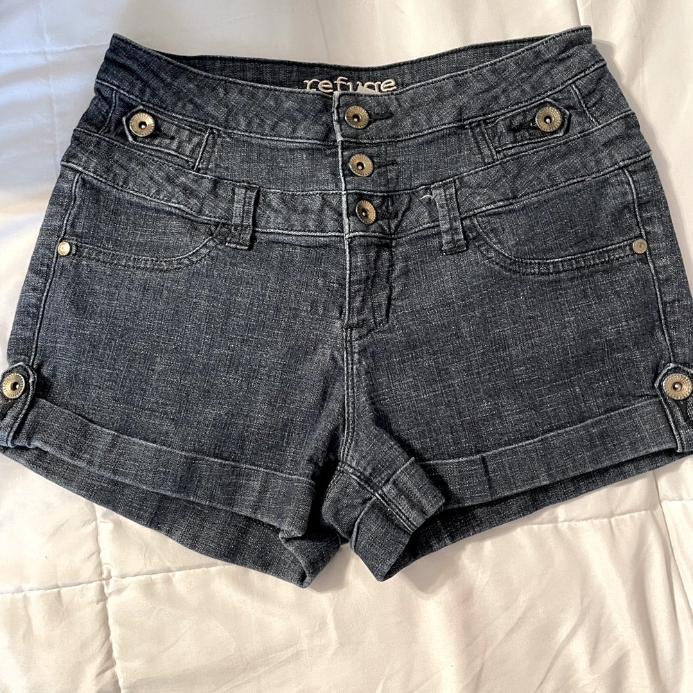 Refuge size 6 cuffed denim shorts